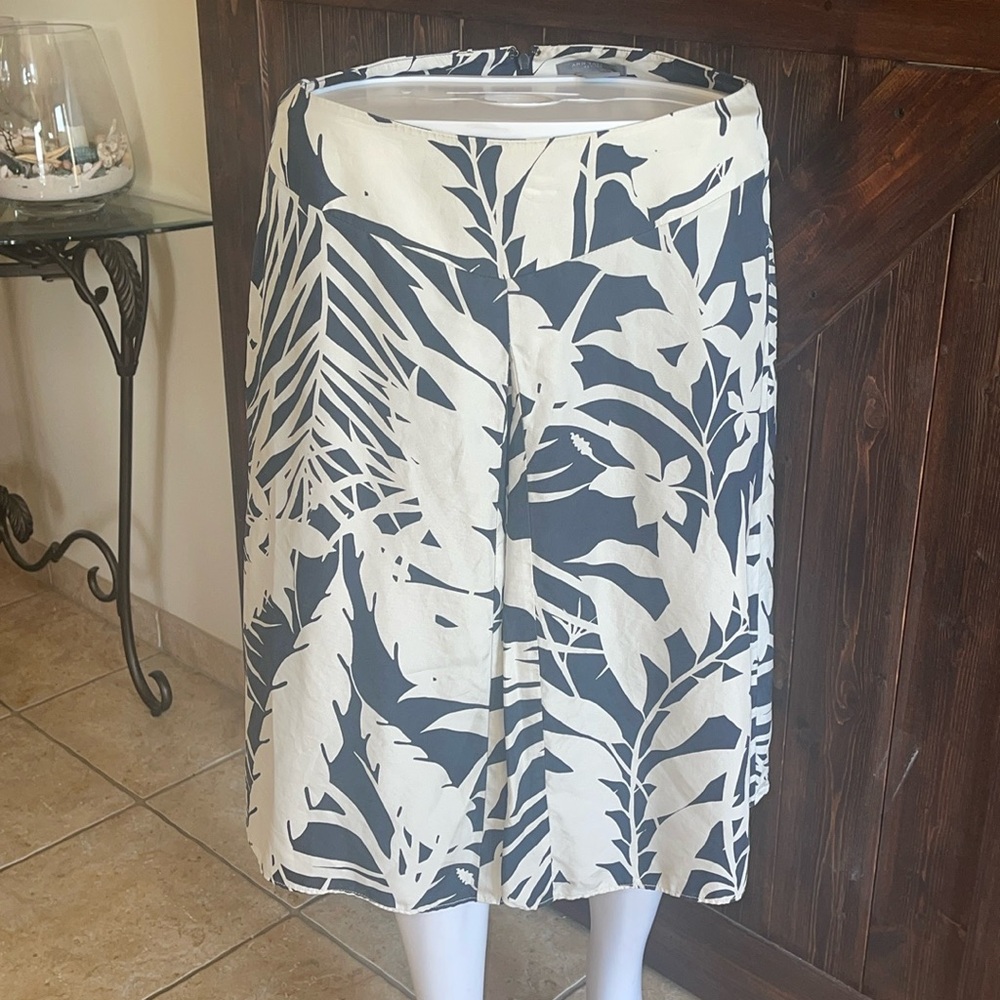 Skirt by Ann Taylor petite, 8P. Beautiful silky material lined with a navy slip